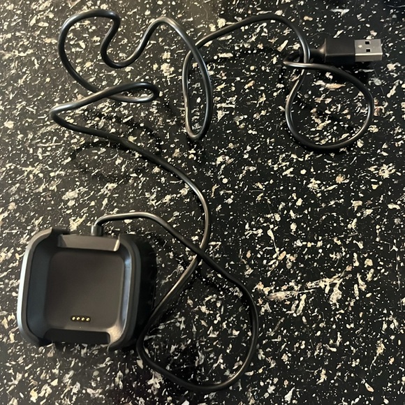 Fitbit Versa 3 Charger NWT - Picture 4 of 4